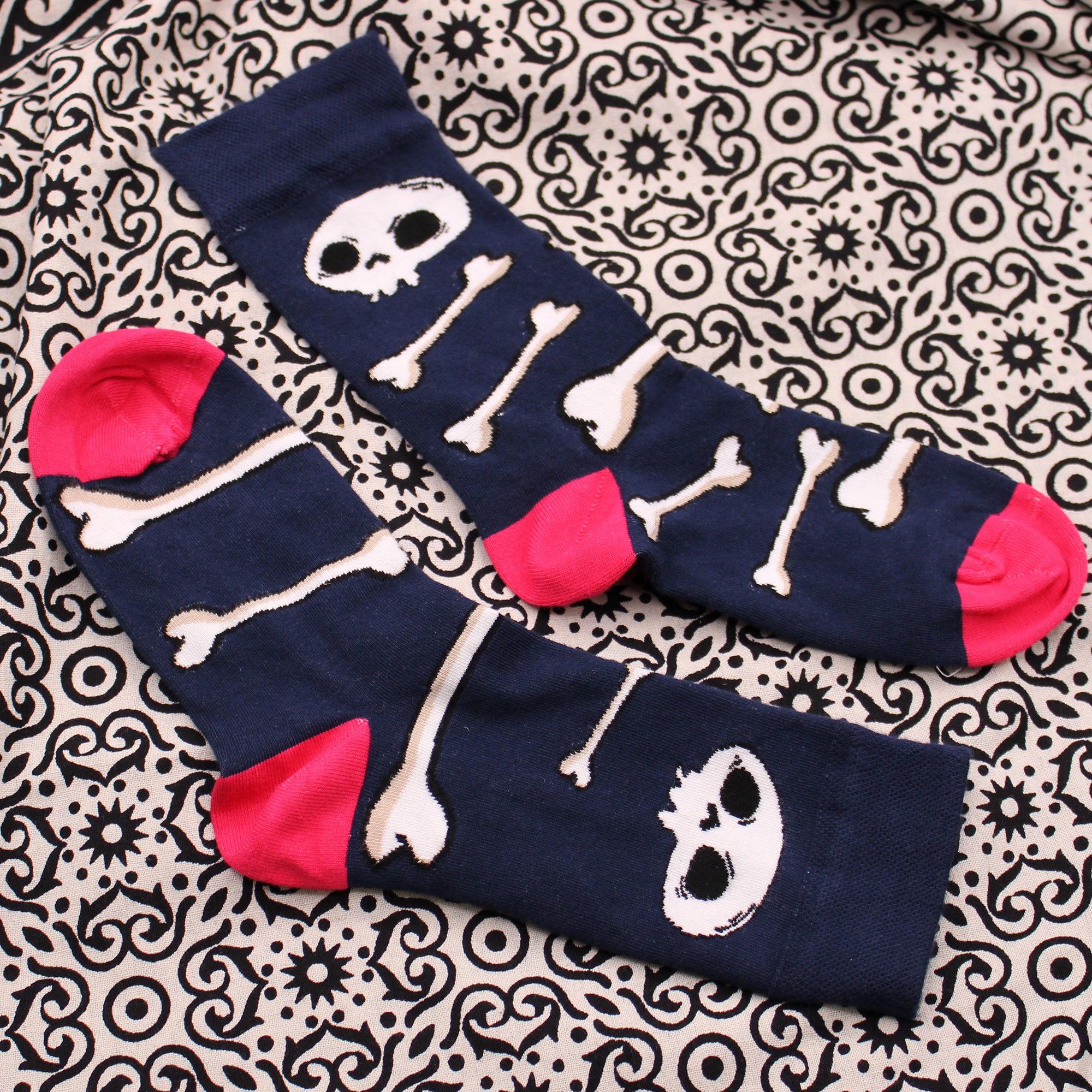 Hop Hare Bamboo Socks - Skulls and Bones